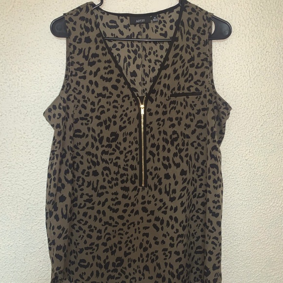 APT. 9 Tank Top -MEDIUM - Picture 2 of 5